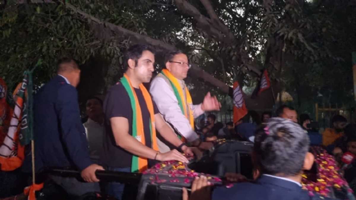 उत्तराखंड के मुख्यमंत्री धामी और भाजपा सांसद गौतम गंभीर ने पूर्वी दिल्ली में किया रोड शो